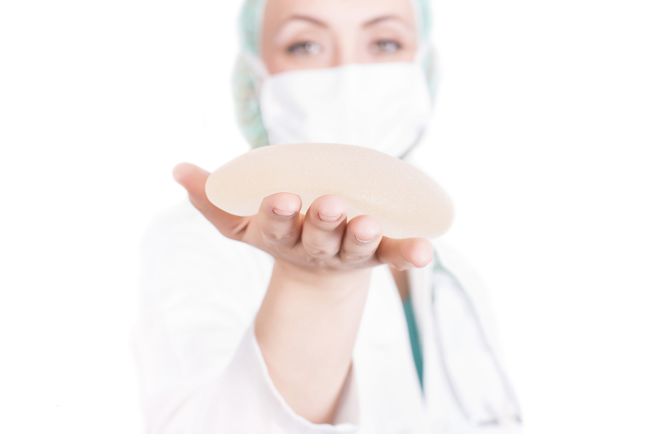 Colocar silicone dói Entenda como é a recuperação após a cirurgia de prótese mamária